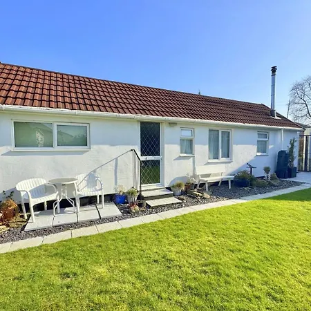 Charming Saltford Retreat With Garden *